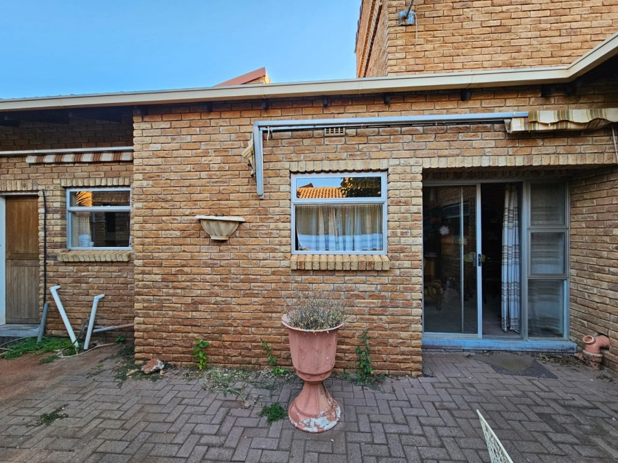 To Let 3 Bedroom Property for Rent in Irene Park North West